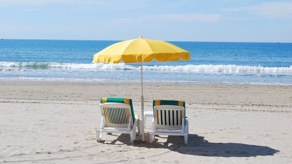 Preț șezlonguri &icirc;n 2023 pe litoralul rom&acirc;nesc: C&acirc;t costă un şezlong la mare &icirc;n Mamaia, Constanţa, Costineşti, Eforie şi Mangalia?