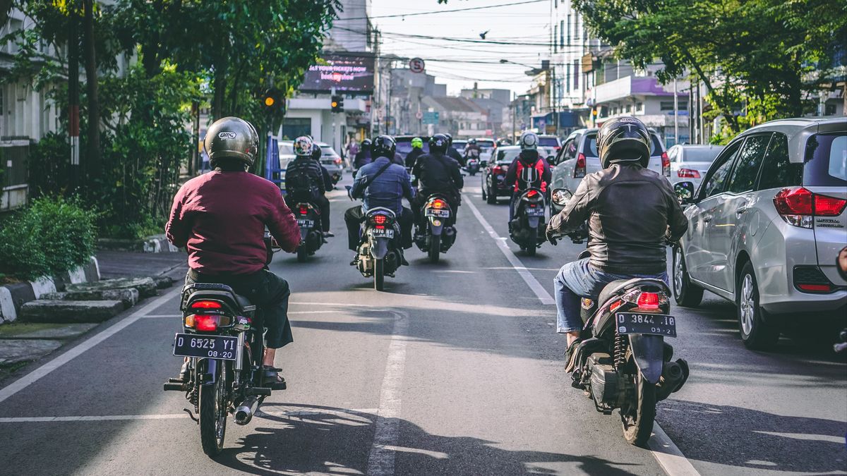 Șoferii ar putea conduce motociclete fără examen! Iată propunerea legislativă care ar putea genera sute de accidente