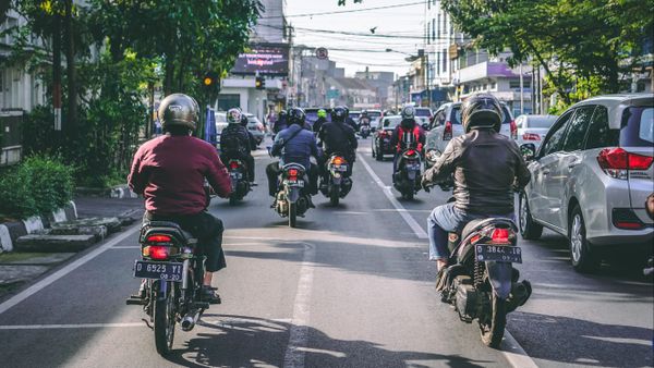 Șoferii ar putea conduce motociclete fără examen! Iată propunerea legislativă care ar putea genera sute de accidente
