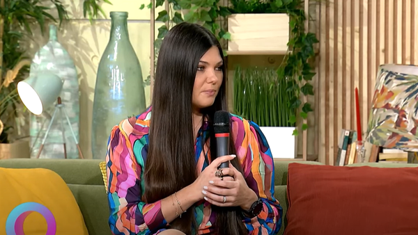 "De ce mă tot întrebați? Lucrurile care ți se întâmplă în viața asta nu ai cum să le prevezi". Paula Seling, deranjată de întrebările despre divorțul de Radu Bucura. Artista a răbufnit, chiar în direct, în fața tuturor
