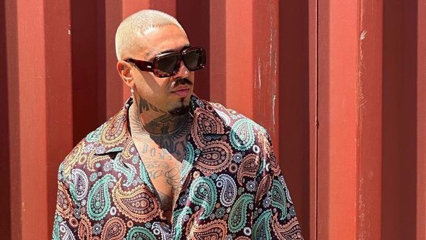 Alex Velea a lansat albumul "Marfă Tare"