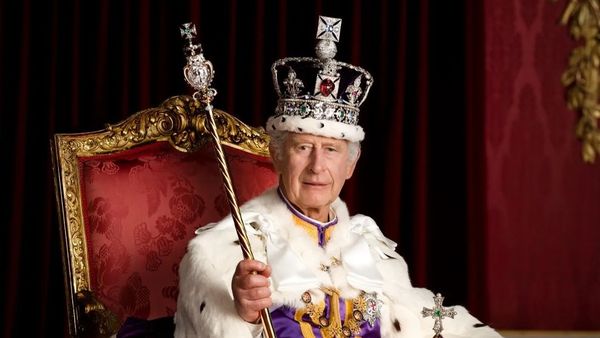 Este prima dată în 30 de ani când se întâmplă asta! Gestul istoric făcut de Regele Charles al III-lea la prima paradă aniversară de ziua lui. De ce își sărbătorește monarhul ziua de naștere de două ori pe an