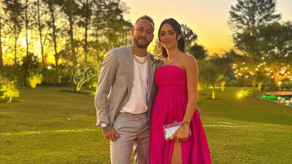 Neymar și-a înșelat iubita însărcinată în trei luni. Fotbalistul brazilian și-a asumat vinovăția și și-a cerut scuze public: "Nu-mi pot imagina viaţa fără tine!”