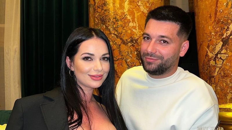Deea Maxer, nemulțumită față de anumite mesaje pe care le primește &icirc;n mediul online, &icirc;n legătură cu noua ei relație: "Mă afectează. Le-am permis oamenilor să &icirc;și dea cu părerea mai mult dec&acirc;t ar trebui"