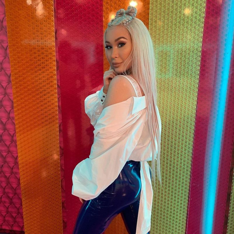 Xonia, prinsă beată și drogată la volan