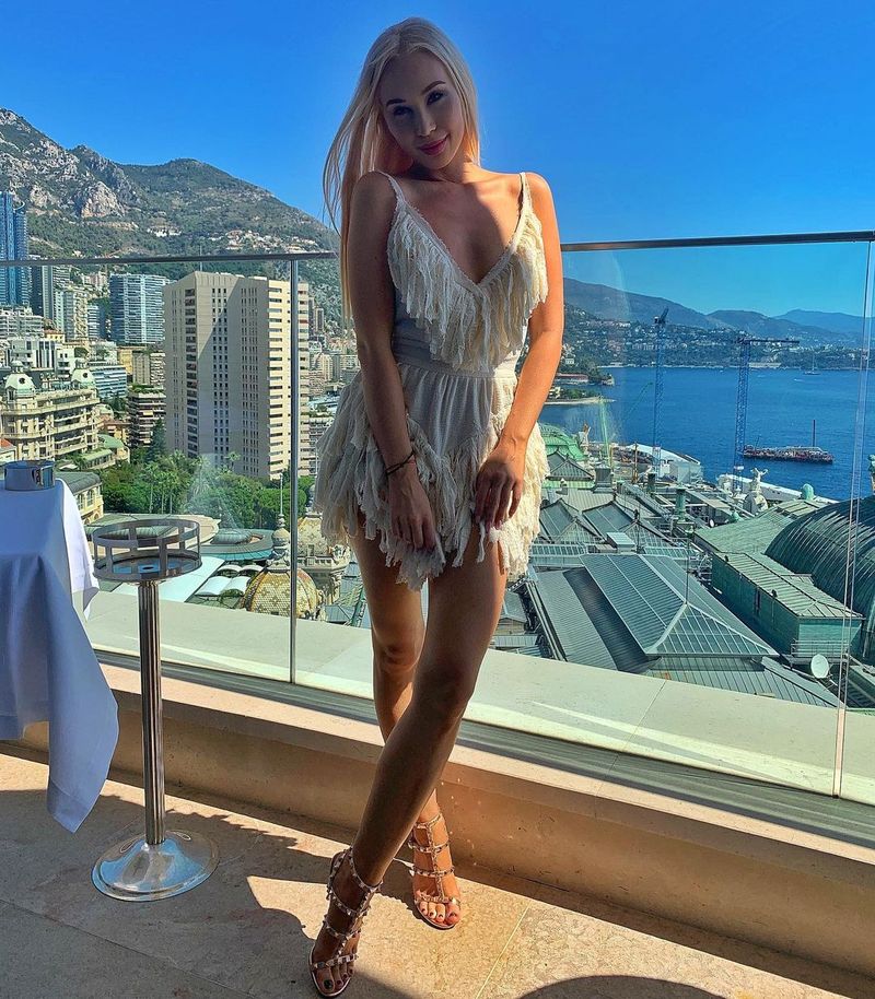 Xonia, prinsă beată și drogată la volan