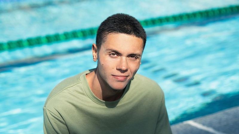 S-a aflat ce a făcut David Popovici la revenirea &icirc;n Rom&acirc;nia. Starul natației mondiale a avut o rugăminte specială pentru jurnaliștii rom&acirc;ni: "Nu plănuiam să se afle despre asta"