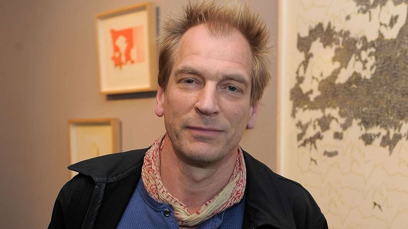 Julian Sands, găsit mort după șase luni de la dispariție. Rămăşiţele umane găsite în munţii din California au fost confirmate de autorități
