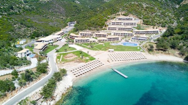 Dimineața pe doi cu Greeg și Cernat| O familie de români a rămas fără bani fix înainte să se cazeze la un hotel de cinci stele din Grecia. Noua metodă de furt în vacanță