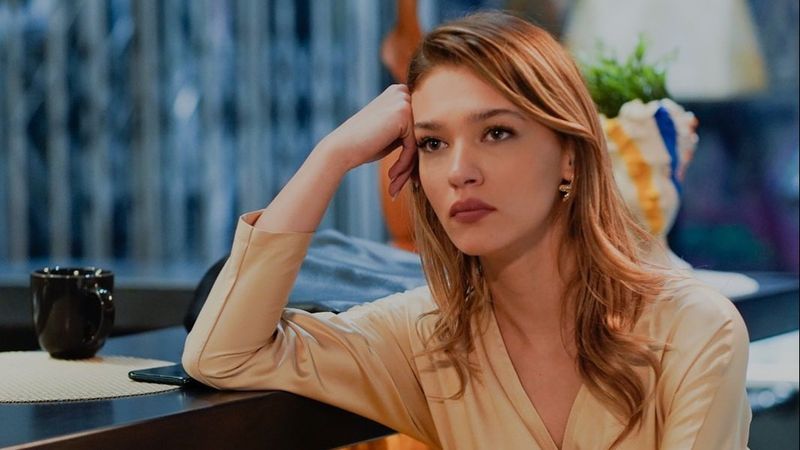 Melisa D&ouml;ngel din &ldquo;Dragostea plutește &icirc;n aer&rdquo;, despre drama prin care a trecut pe c&acirc;nd era doar o adolescentă. Actrița a primit suport moral din partea colegului de platou, Kerem B&uuml;rsin