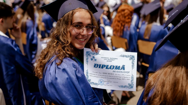 O elevă olimpică admisă la Medicină vinde legumele familiei &icirc;n piață. Localnicii o consideră un exemplu demn de urmat: "Este un lider al generației ei"