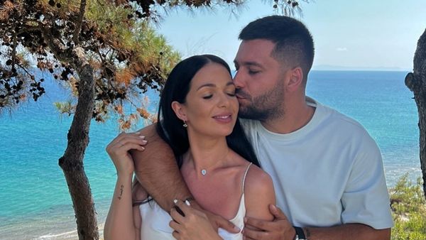 "Este foarte îndrăgostită, a uitat de copii? Rușine să-i fie”. Deea Maxer, aspru crticată după ce a plecat cu iubitul la mare. Bruneta a stârnit reacții dure