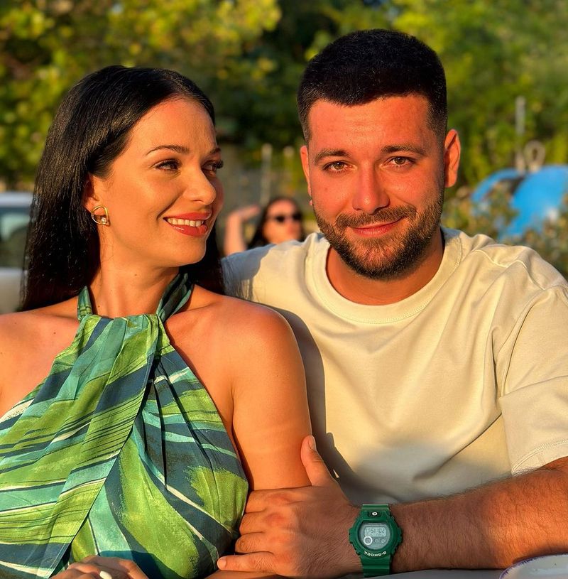 Deea Maxer, aspru crticată după ce a plecat cu iubitul la mare