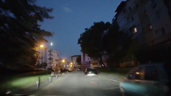 Dimineața pe doi cu Greeg și Cernat| Un meteorit a luminat puternic cerul Rom&acirc;niei. Oamenii s-au speriat, iar panica și-a făcut simțită prezența: "A fost o lumină puternică, cu flacără și zgomot" - VIDEO