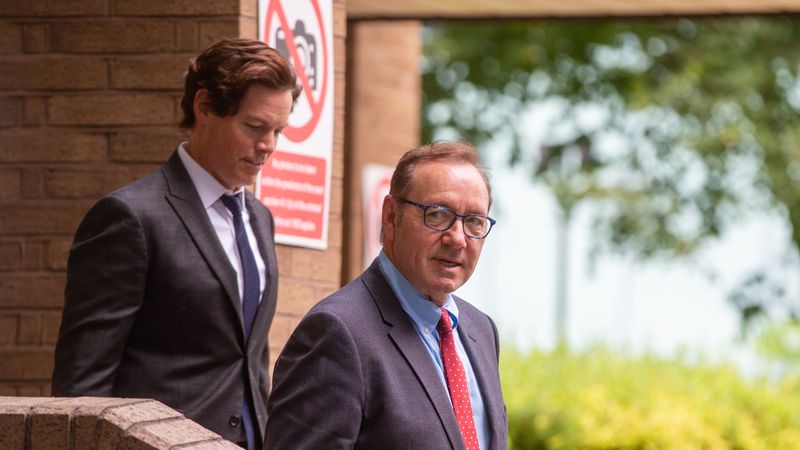 "&Icirc;n mintea mea, a fost romantic". Ce a spus Kevin Spacey &icirc;n mărturia depusă la procesul său de la Londra pentru agresiune