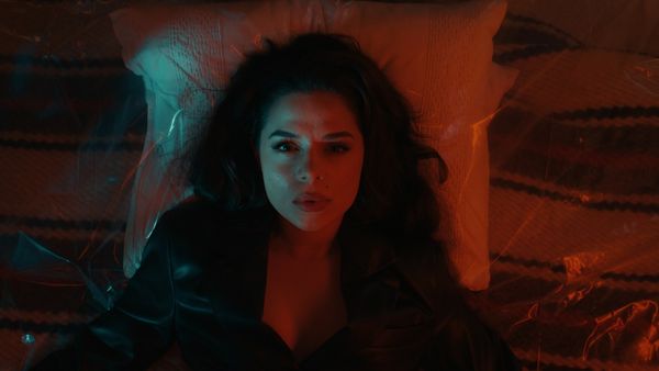 Eugenia Nicolae joacă alături de actrița Tania Popa în noul videoclip: „Este cel mai emoționant clip pe care l-am filmat vreodată!”