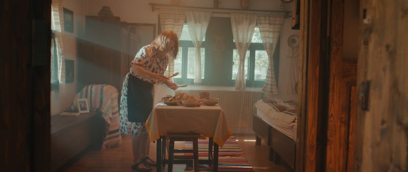 Eugenia Nicolae joacă alături de actrița Tania Popa în noul videoclip