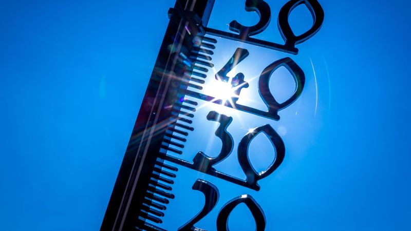 Rom&acirc;nia &rdquo;fierbe&rdquo; sub valul de căldură: Vom avea temperaturi de 39 de grade. Cele mai afectate județe