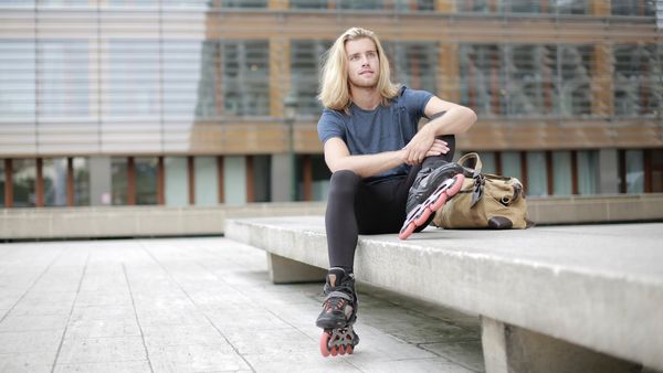 Trendurile verii pentru generația Z. Cum se &icirc;mbracă și cum se distrează tinerii