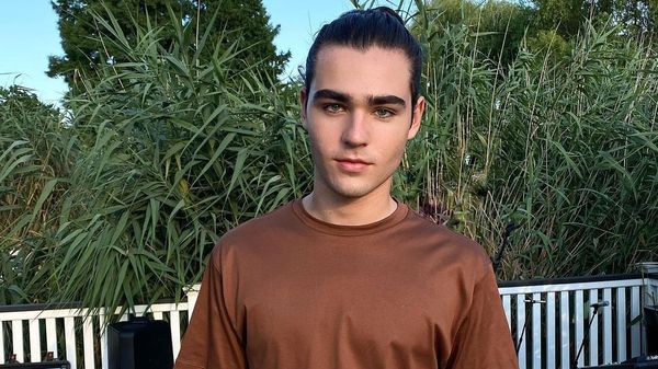 Radu Ștefan Bănică a reușit să impresioneze pe cei din familia sa. Ce notă a luat fiul celebrului actor și c&acirc;ntăreț Ștefan Bănică Jr. la licență