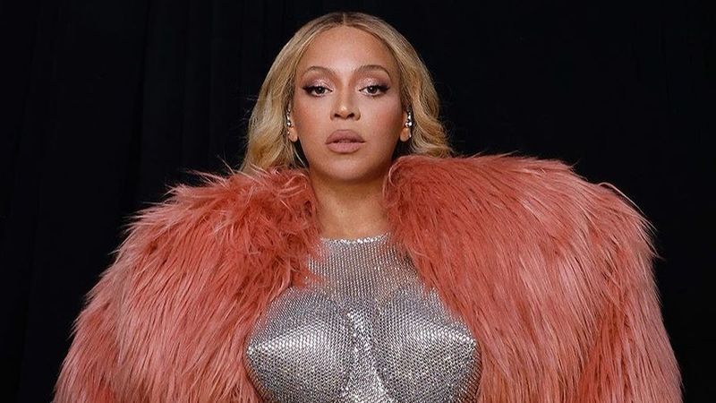 Beyonce, atinsă pe fund de un bodyguard, &icirc;n timpul unui concert. Imaginile care au st&acirc;rnit controverse
