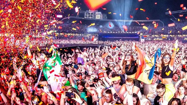 Val de reacții negative după ce Gheboasă a cântat versuri obscene la Untold ”Sunt extrem de vulgare”