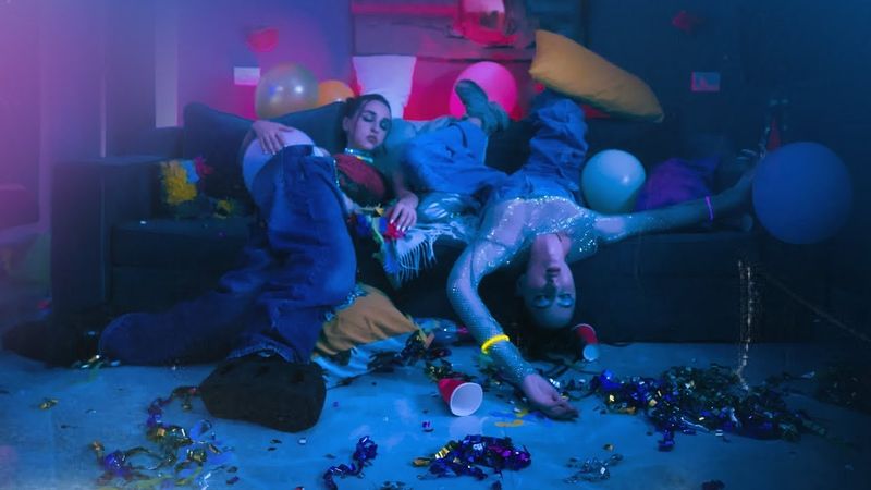 VIDEOCLIP: Carine x Holy Molly - Girls Just Wanna Have Fun