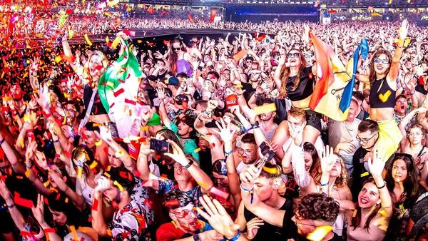 Cel mai scump burger din lume, vândut la Untold! Cine a scos din buzunar 6.200 de euro pentru a-l avea