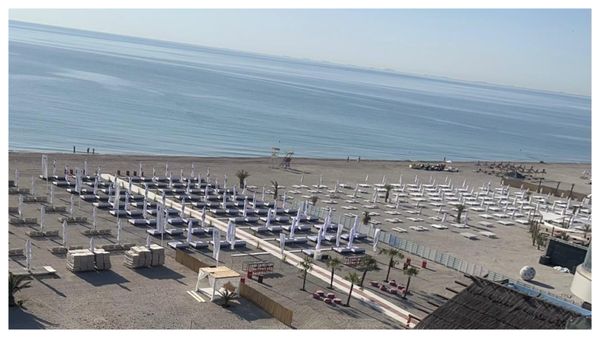 Cu c&acirc;t se ieftinește cazarea la mare după 15 august?