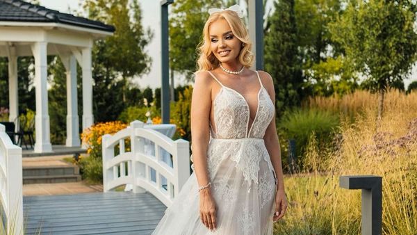 Povestea impresionantă din "spatele" rochiei de mireasă a Mariei Constantin. Legătura nebănuită cu Jennifer Lopez