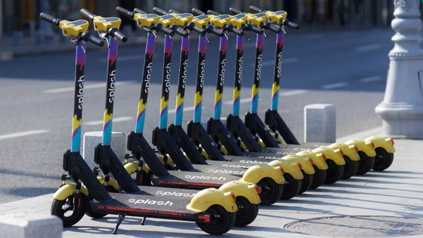 Dimineața pe doi cu Greeg și Cernat| Trotinetele electrice, pericol public în trafic! Numărul accidentelor de circulație s-a dublat: "Să fim cât mai atenți în trafic, dar și să apelăm la soluții adecvate de protecție"