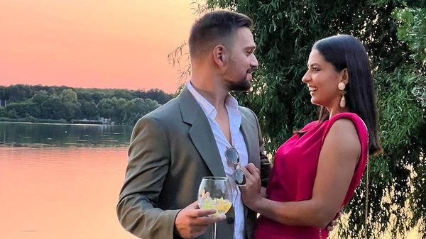 Cum l-a surprins Oana Moșneagu pe Vlad Gherman de ziua lui. Actorul nu se aștepta la un asemenea cadou: "Acesta a fost cadoul iubitei&nbsp;mele de ziua mea" - VIDEO