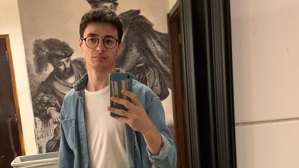 Cine este tânărul designer român care a colaborat la ținutele lui Beyonce. Artista a purtat piesele vestimentare în turneul mondial Renaissance World Tour