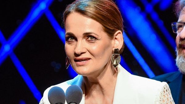 Elvira Deatcu, despre colaborarea cu Florin Piersic: "E un reper pentru mine". Cei doi au jucat &icirc;mpreună &icirc;n telenovela &bdquo;Lacrimi de iubire"