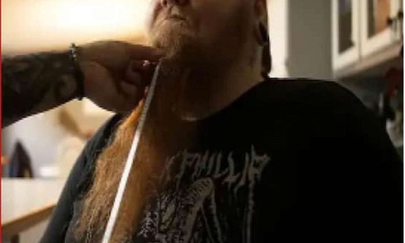 O  femeie a intrat în Cartea Recordurilor pentru cea mai lungă barbă din lume