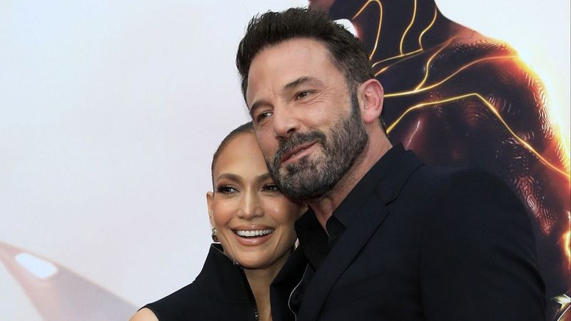 Ben Affleck a &icirc;mplinit 51 de ani. Jennifer Lopez i-a transmis public un mesaj emoționant și plin de iubire: "Dragă Ben" - VIDEO