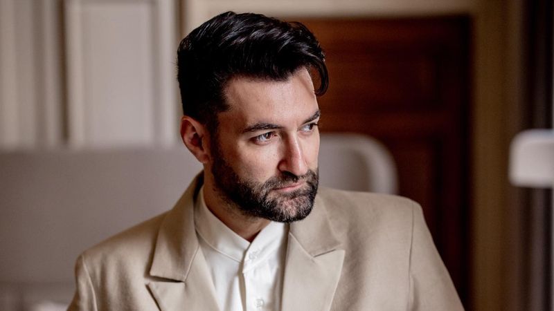 Smiley, apariție de senzație &icirc;ntr-un loc foarte aglomerat din București. Artistul a reușit să st&acirc;rnească admirația fanilor săi: "Ne place simplitatea ta. De asta te iubește toată lumea"