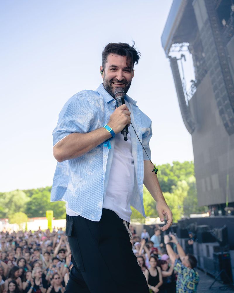 Smiley, surprins în metrou