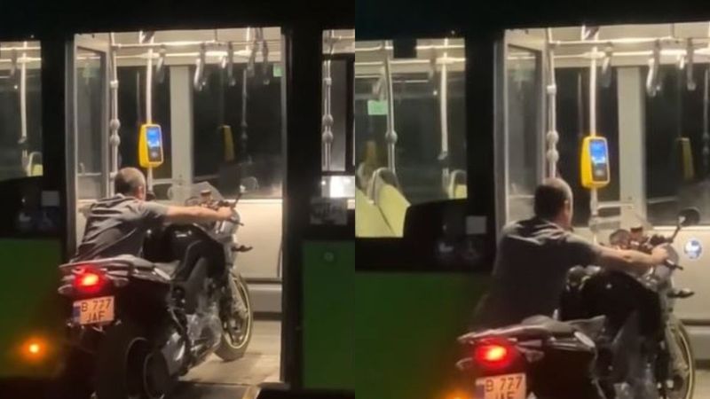 Un bărbat a urcat o motocicletă în autobuzul STB