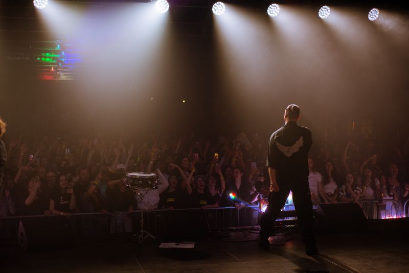 Fața nevăzută a artistului Satoshi