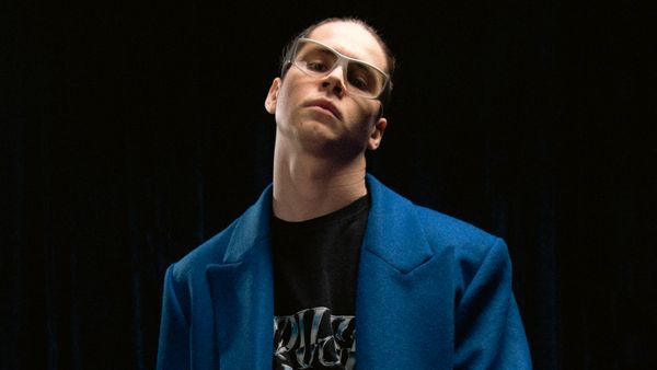 EXCLUSIV! Fața nevăzută a artistului Satoshi. Ce persoană devotată și responsabilă se ascunde în spatele zâmbetului și felului imprevizibil: "Mă strădui să nu creez o distanță între mine în scenă și în viață"