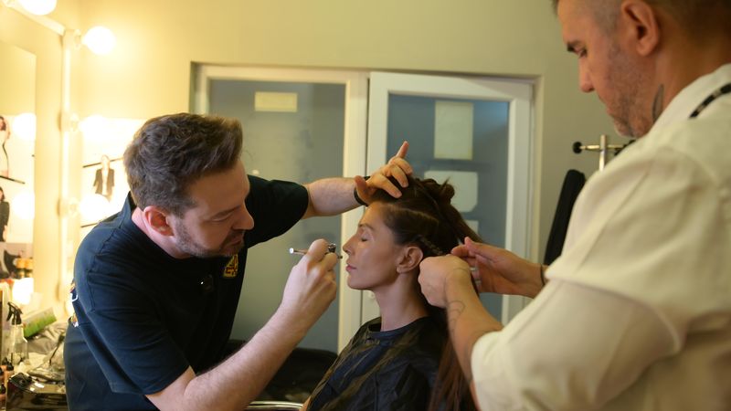 Premieră la &ldquo;Bravo, ai stil!&rdquo;! Transformarea spectaculoasă a Ilincăi Vandici, semnată de cei trei jurati ai emisiunii #Culisele unui styling perfect 