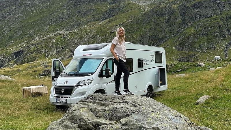 Laura Cosoi accident