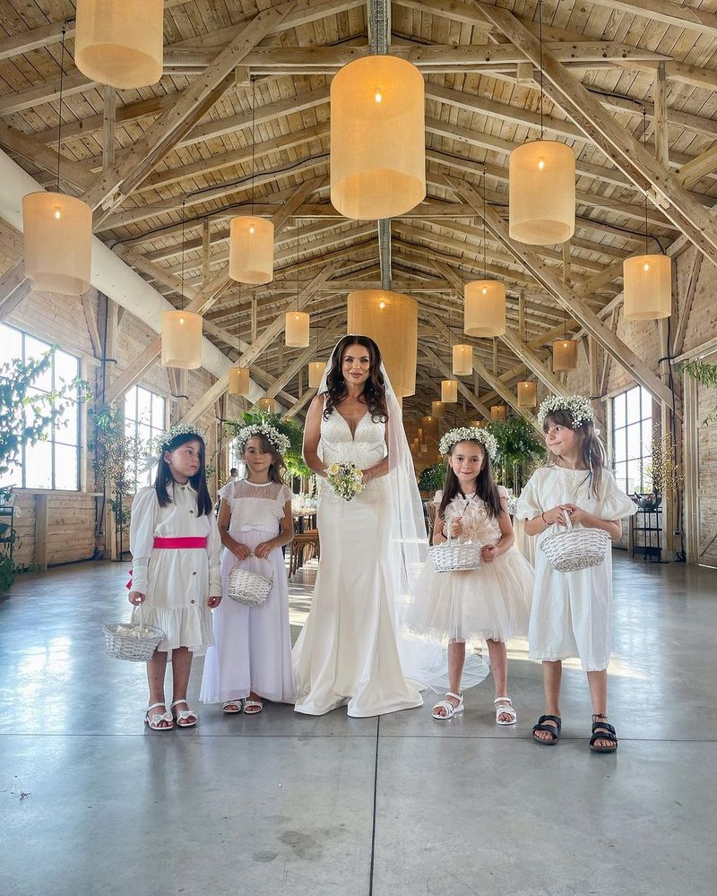 Jojo, ravisanta in cele doua rochii de mireasa de la cununia religoasa