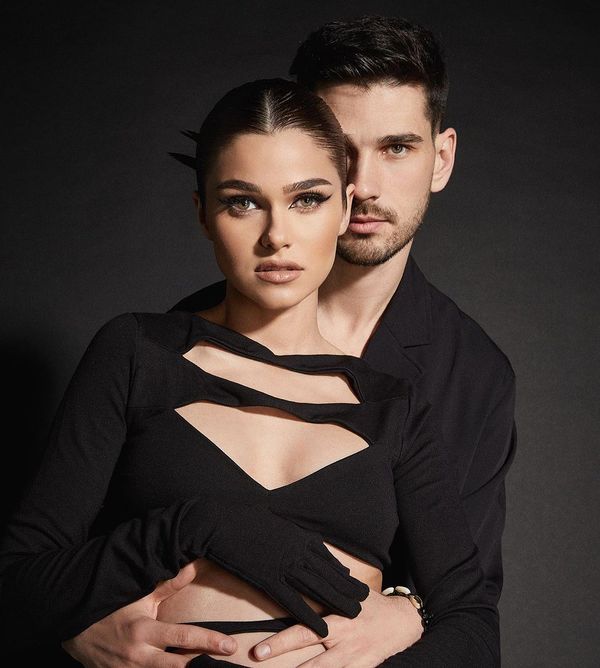 Anghel Damian, apariție surprinzătoare alături de iubita lui, Theo Rose, la cununia prietenilor artistei. Cum s-a &icirc;mbrăcat la eveniment