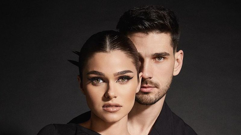 Anghel Damian, apariție surprinzătoare alături de iubita lui, Theo Rose, la cununia prietenilor artistei. Cum s-a &icirc;mbrăcat la eveniment