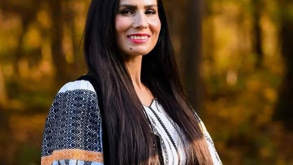 Artistă de muzică populară, la un pas de tragedie! A fost accidentată grav pe trecerea de pietoni