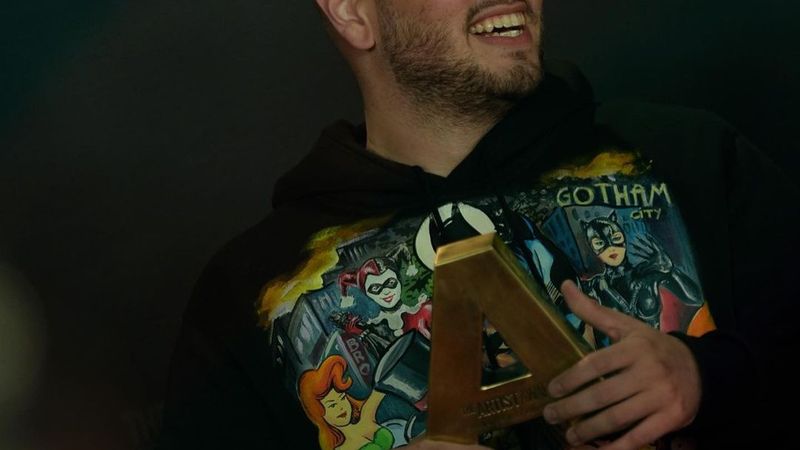 Matei Dima de la BRoMania și fiica lui Mihai Stoica, cuplul verii din showbiz. Cum au fost surprins cei doi &icirc;ntr-un club