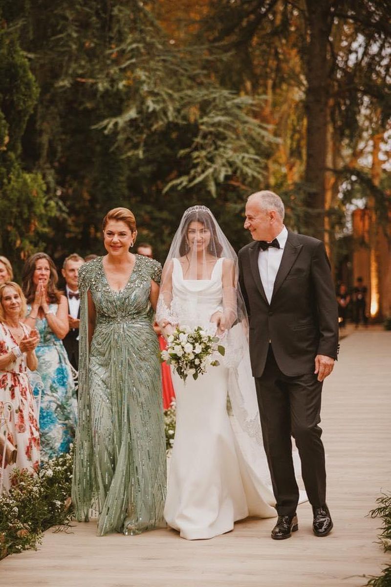 Mihaela Geoana a dat clasa la nunta Anei Maria Geoana intr-o rochie Jenny Packham