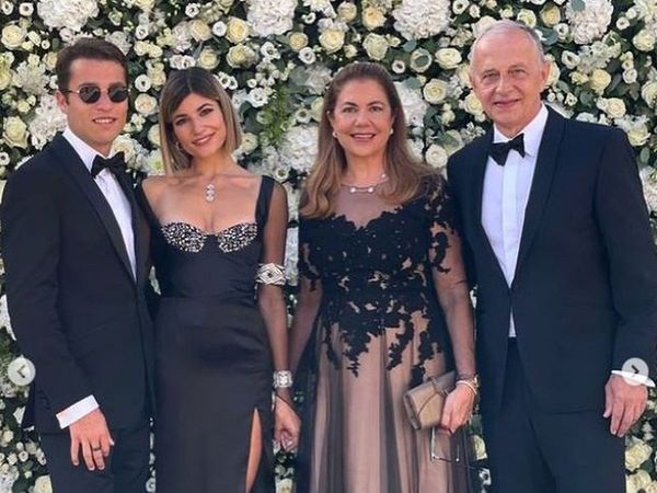 Mihaela Geoană a atras toate privirile la nunta fiicei sale, Ana Maria Geoană. Cum a arătat soacra mică &icirc;ntr-o rochie de 6 500 de euro